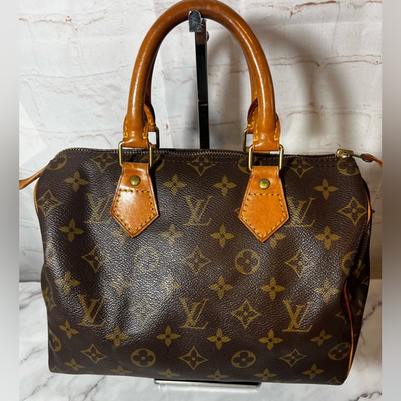 EUC Louis Vuitton Monogram Speedy 25 - Picture 1 of 15